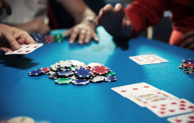 How to Use Online Poker Site Features to Gain an Edge